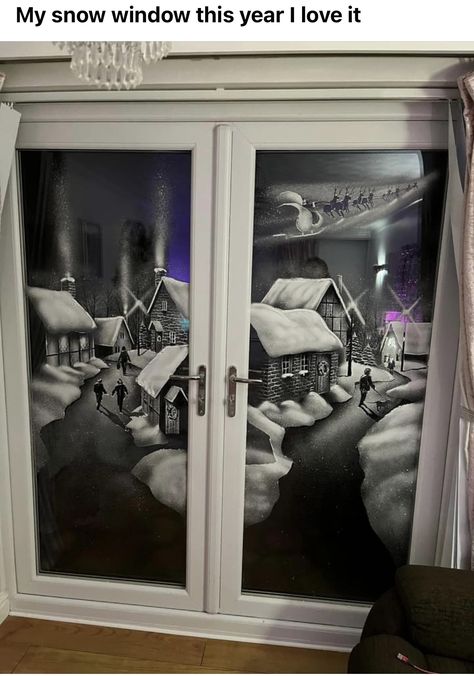 Window Spray Snow Ideas, Christmas Window Snow Spray, Spray Snow Window Art, Snow Spray Window Art, Spray Snow Windows Ideas, Snow Spray Window Ideas, Snow Spray Art, Snow Spray Window, Snow Window Art