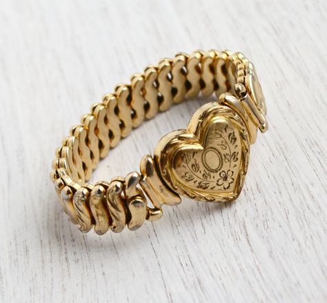 Gold Bracelet Vintage, Vintage Sweetheart Bracelet, Vintage Heart Bracelet, Vintage Gold Bracelets, 1940s Accessories, Vintage Heart Jewelry, Sweetheart Bracelet, Vintage Gold Jewelry, Rustic Love