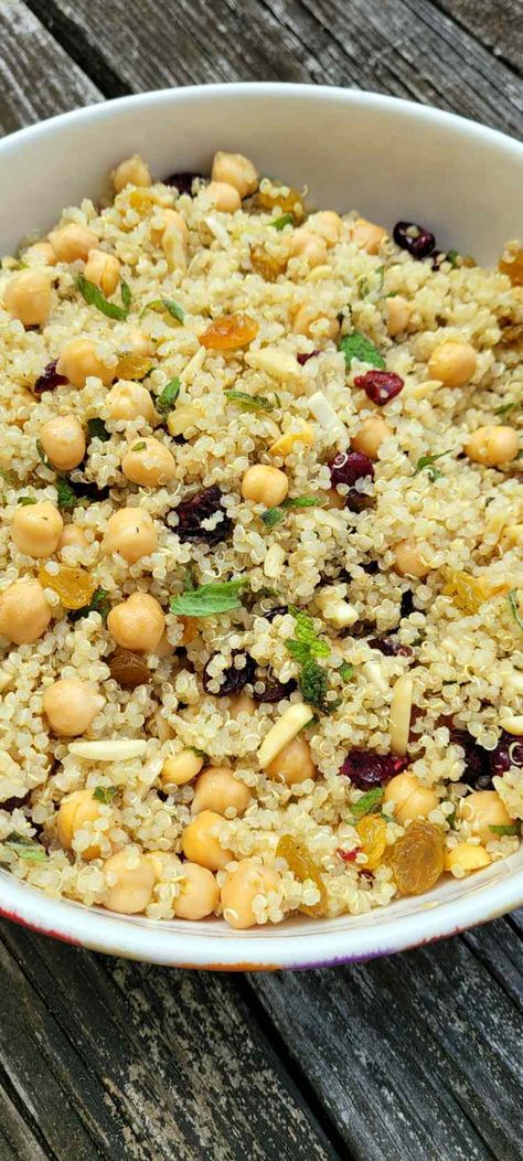 Quinoa And Garbanzo Recipes, Quinoa Garbanzo Salad, Quinoa And Bean Salad, Garbanzo Bean Lunch Recipes, Recipes Using Garbanzo Beans, Garbanzo Bean Recipes Dinner, Quinoa Peas, Quinoa Bean Salad, Chickpea Quinoa Salad