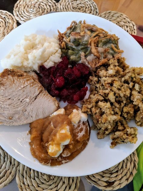 Thanksgiving Plate Thanksgiving Plate Aesthetic, Thanksgiving Plates Food, Aethestic Outfits, Thanksgiving For One, Thanksgiving Dinner Plate, Thanksgiving Corn Bread, Thanksgiving Food Table, Thanksgiving Dinner Plates, Thanksgiving Plate