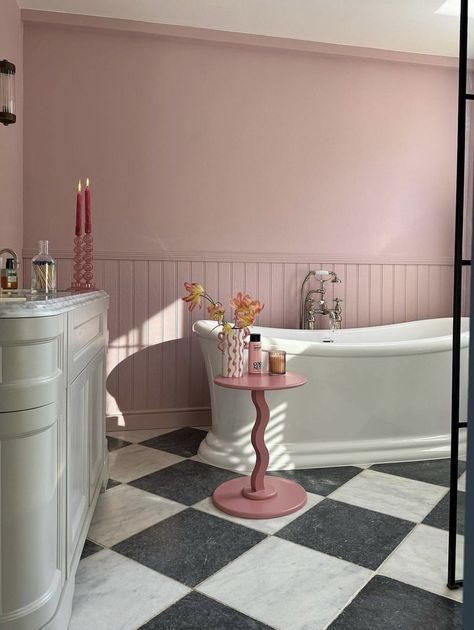 Bathroom Black And White Floor, Bathroom Eclectic, Bathroom Black And White, Eclectic Bathroom Design, Black And White Floor, Small Downstairs Toilet, Bathroom Pink, Bathroom Black, Eclectic Bathroom