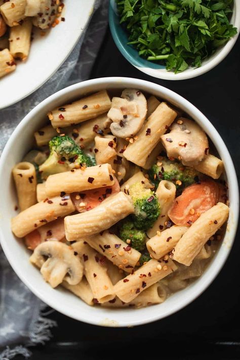 Bean Pasta Recipes, Avocado Pesto Pasta, Dairy Free Pasta, Roasted Red Pepper Pasta, Pasta Varieties, Canned Butter, Bean Pasta, Taco Salad Recipes, Jalapeno Peppers