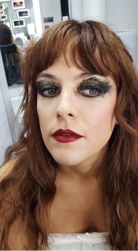 70s Makeup Rockstar, Daisy Jones Costume Halloween, 70s Rocker Makeup, Daisy Jones And The Six Makeup, Daisy Jones Halloween Costume, Daisy Jones Costume, Daisy Jones Makeup, 70s Rockstar Makeup, Italian Women Makeup