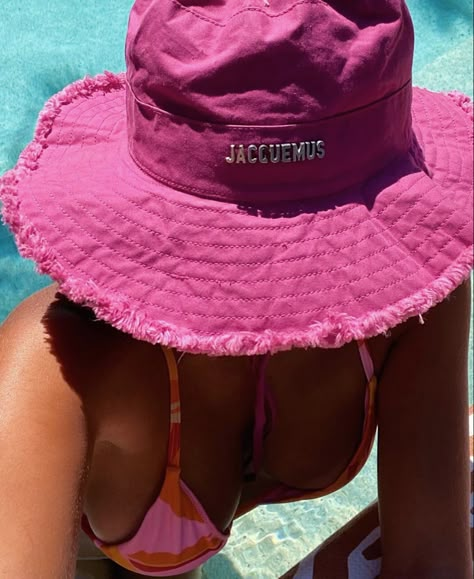 Hat Pictures Instagram, Jamaica Outfits, Shoe Advertising, Seductive Photos, Cute Vacation Outfits, Friend Vacation, Cap Girl, Vacation Mood, Vacay Outfits