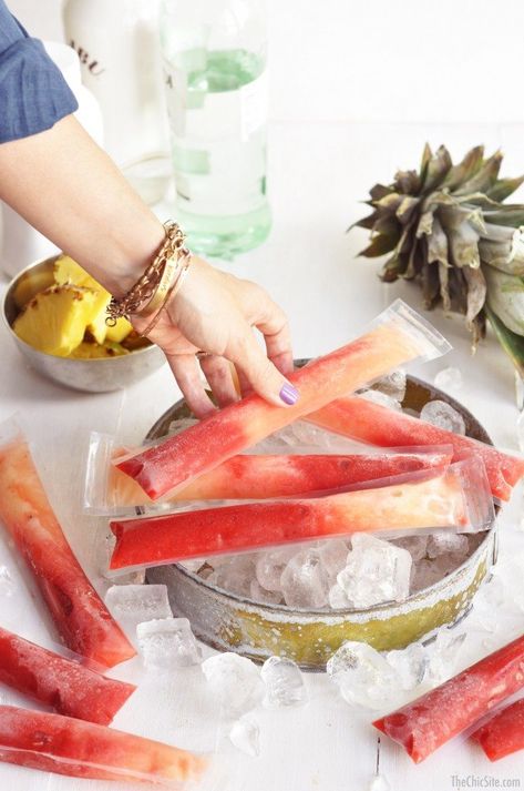 Adult Popsicles Recipes, Alcohol Popsicles, Adult Popsicles, Boozy Pops, Boozy Ice Pops, Pops Recipes, Frozen Popsicles, Boozy Popsicles, Fall Party Food