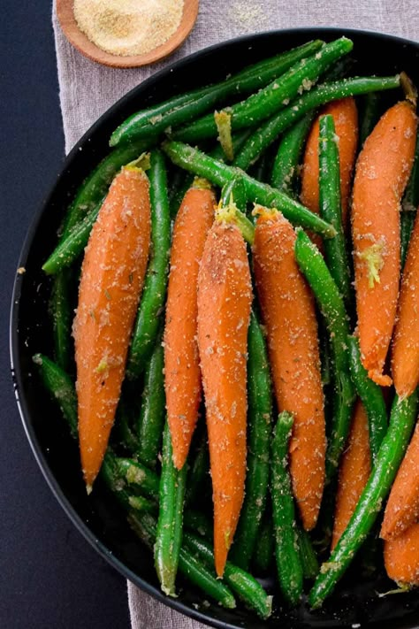 Easy Sautéed Carrots and Green Beans--Fresh carrots and green beans blanched to preserve their vibrant color and texture then sautéed in garlic and onion flavors for a healthy, low calorie side dish that takes only 15 minutes and is only 115 calories per serving! {cutsandcrumbles.com} #easysatueedvegetables #weeknightsidedish #lowcalorie #Easterside #cutsandcrumbles Sauteed Carrots And Green Beans, Sauteed Green Beans And Carrots, Carrot And Green Bean Side Dish, Green Beans And Carrots Sauteed, Carrots And Green Beans Side Dishes, Green Beans And Carrots Recipes, Roasted Carrots And Green Beans, Green Beans And Carrots, Low Calorie Side Dishes