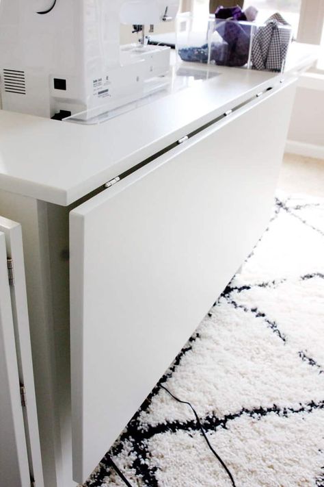 Fold Down Sewing Table, Sewing Machine Storage Ideas, Sewing Desk Diy, Sewing Table Ideas Diy, Diy Sewing Machine Table, Sew Station, Ikea Sewing Table, Diy Quilting Table, Sewing Machine Table Ideas