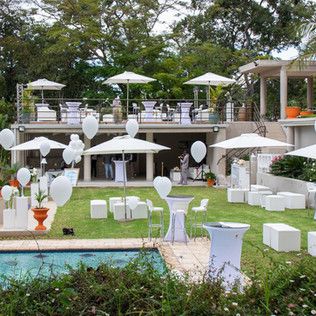 Hamptons Theme Party Decor, Hamptons Party Decor, Hamptons White Party Theme, Hampton Party Theme, All White Backyard Party, Hamptons Birthday Party, Hampton White Party, Hamptons Party Theme, Hamptons Summer Party