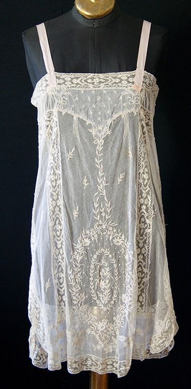 Lace Chemise, 1920's Fashion, Night Gowns, Roaring 20's, Linens And Lace, Estilo Preppy, Roaring Twenties, Roaring 20s, 1920s Fashion