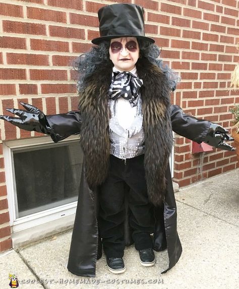 Take a look at this awesome DIY Halloween costume for a child. Create this villainous Batman Penguin costume for your best homemade costume this year! Batman Penguin Costume, Penguin Costume Batman, Diy Penguin Costume, Batman Costume Women, Batman Villain Costumes, Penguin Halloween Costume, Batman Penguin, Penguin Outfit, Penguin Batman