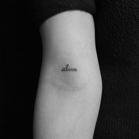 Alive Tattoo, Rad Tattoos, Continuous Line Tattoo, Inspiring Quote Tattoos, Minimalistic Tattoos, Karma Tattoo, One Word Tattoos, Minimal Tattoos, Single Line Tattoo