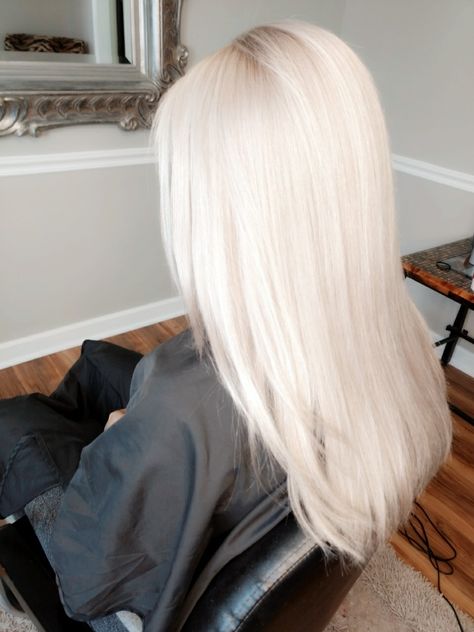 Light Blonde Hair Color, Ice Blonde Hair, Perfect Blonde Hair, Icy Blonde Hair, Colored Hair Tips, White Blonde Hair, Beautiful Gray Hair, Light Blonde Hair, Beautiful Hair Color