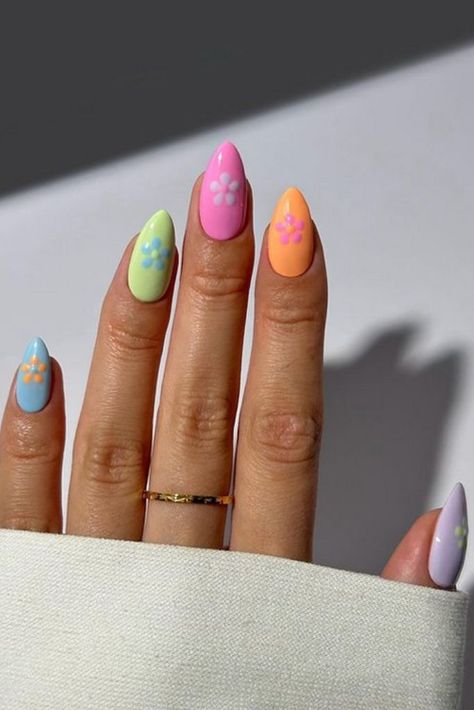 Pastel Summer Nails 2024, Spring Nails Aesthetic 2024, Nails Cute Almond, Spring Nails 2024 Trends Blue, Almond Shape Spring Nails 2024, Spring Nails 2024 Butterfly, Simple Spring Nails, Spring Nail Designs, Wavy Lines