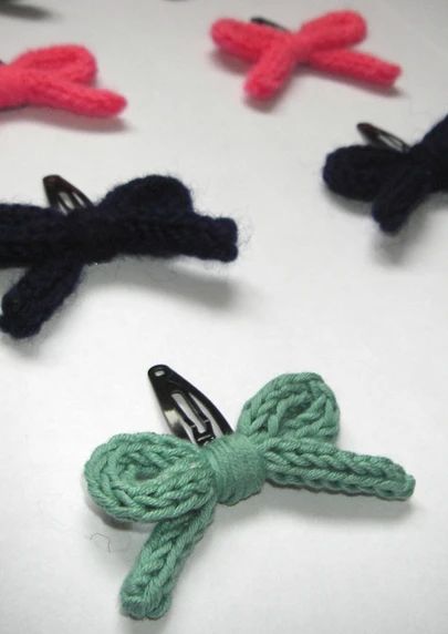 Wire Knitting, Spool Knitting, Crochet Hair Clips, Lucet, Knitted Wire, French Knitting, Crochet Hair Accessories, Knitting Instructions, Finger Knitting