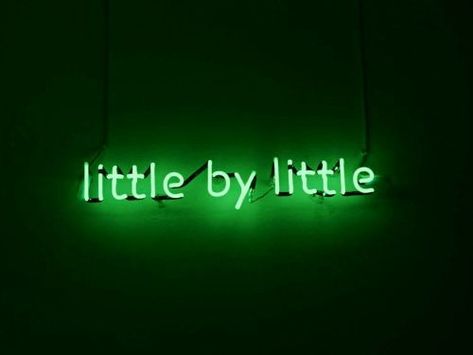 Sixpenceee Aesthetic Green Neon Sign, Green Aesthetic Tumblr, Stile Harry Potter, Crystal Reed, Dark Green Aesthetic, Slytherin Aesthetic, Green Neon, Rainbow Aesthetic, Neon Aesthetic