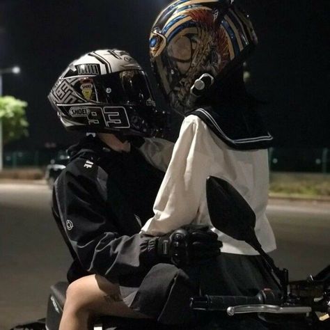 Xe Ducati, Bike Couple, Biker Couple, Motorcycle Couple, Motorcycle Aesthetic, Biker Aesthetic, Motorcycle Men, Pretty Bike, Biker Boys