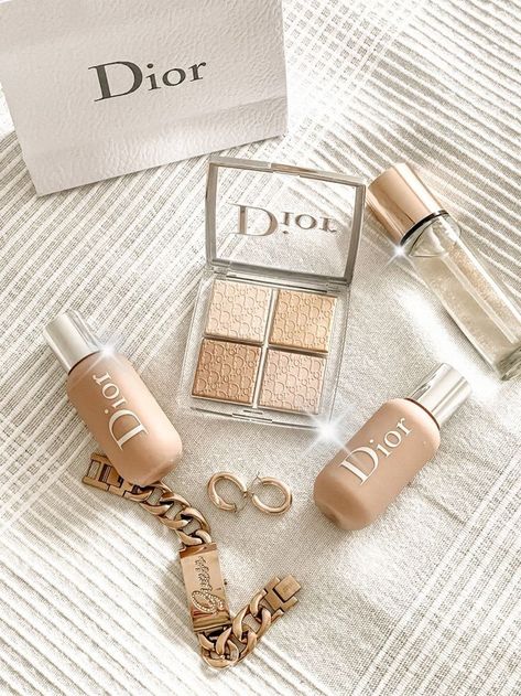 Dior Makeup Aesthetic Wallpaper, Makeup Layout Aesthetic, Dior Aesthetic Makeup, Dior Makeup Products, Dior Makeup Palette, Dior Makeup Aesthetic, Aurora Makeup, Flawless Makeup Look, Makeup Layout