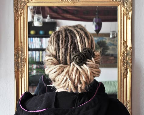 Dread Lock Wedding Hairstyles, Dreadlock Wedding, Woman Dreadlocks, Dreadlock Wedding Hairstyles, Dread Hair, Dread Styles, Dread Locks, Dread Head, Dreads Girl