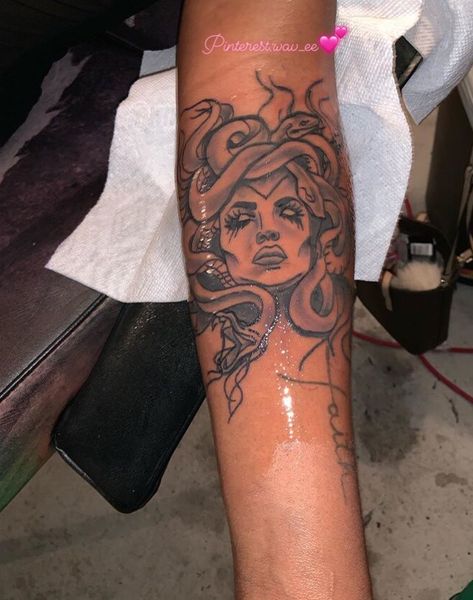 Black Girls With Tattoos, Inspiration Tattoos, Red Ink Tattoos, Medusa Tattoo, Dope Tattoos For Women, Stylist Tattoos, Dermal Piercing, Badass Tattoos, Girly Tattoos