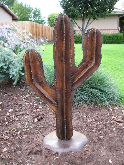 Cactus Yard Art, Cactus Yard, Metal Cactus, Metal Sculpture Artists, Welding Art Projects, Metal Tree Wall Art, Metal Welding, Art Medium, Steel Sculpture