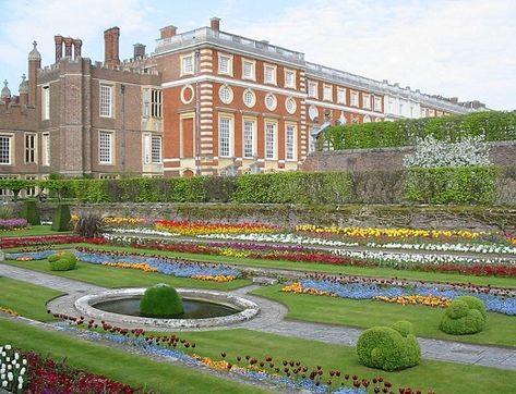 Garden Lunch, Hampton Court Palace Gardens, Knot Garden, Palace London, Hampton Court Palace, Central London, South West, The Hamptons, Palace