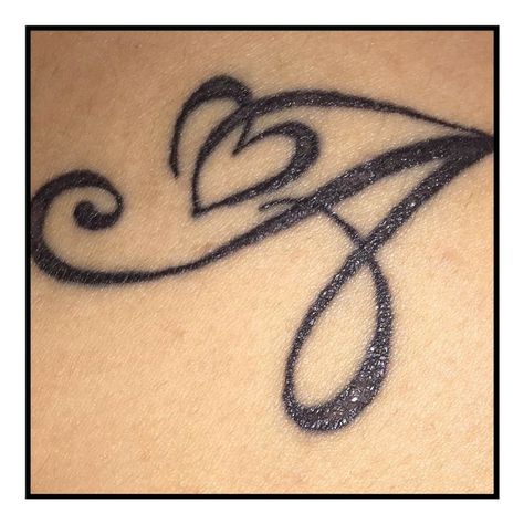 Letter Tattoos On Hand, Alphabet Tattoo Designs, O Tattoo, Initial Tattoo, Tattoo Lettering Fonts, Heart Tattoo Designs, Tattoo Outline, Henna Tattoo Designs, Name Tattoo