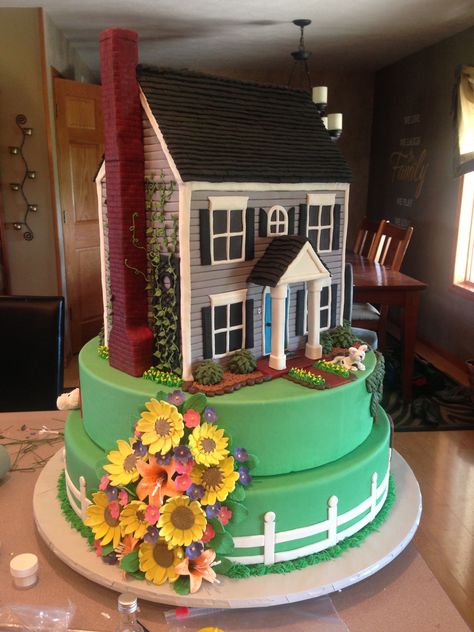 A housewarming cake.  That's literally a house.  How cool is this!?! Building Cake, Housewarming Cake, Nursing Cake, Inside Cake, Cake House, House Cake, Cake Business, Cake Images, Novelty Cakes