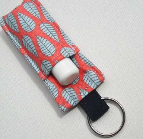 Sewing Inspiration Projects, Chapstick Keychain, Lipstick Pouch, Chapstick Holder Keychain, Knitting Quilt, Pouch Keychain, Sew Ideas, Teaching Sewing, Upholstery Fabric Samples