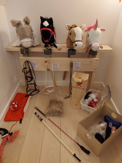 Stick Horse Stable, Hobby Horse Stable Diy, Hobby Horse Stable, Hobby Horse Stall, Horse Stalls Diy, Diy Horse Toys, Horse Tack Rooms, Stick Horses, Hobby Horses