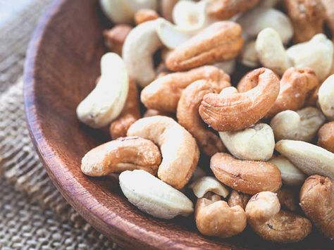 Cashew Milk Benefits, Cashew Allergy, Cashews Benefits, Food Substitutes, Cashew Tree, Homemade Cashew Milk, Spicy Cashews, Milk Benefits, Nutrition And Health