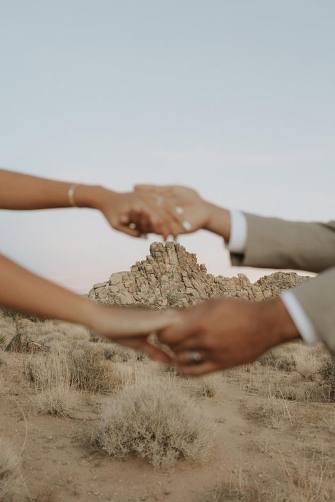 Dessert Wedding Photoshoot, Joshua Tree Elopment, Wedding Photo Ideas Desert, Desert Elopement Arizona, Creative Elopement Photos, Elopement Joshua Tree, Joshua Tree Proposal, Desert Elopement Photography, Desert Wedding Pictures