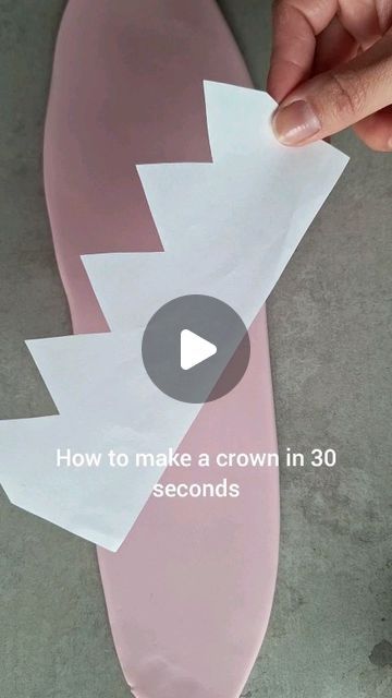 Crown On Cake, How To Make Fondant Decorations, How To Make A Fondant Crown, Diy Princess Birthday Cake, Fondant Crown Tutorial, Fondant Crown Cake Topper, Crown Topper Cake, How To Make A Crown, Crown Cake Ideas