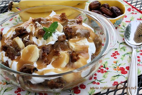 Lynette Yoder, Toffee Sauce Recipe, Mennonite Recipes, Southern Banana Pudding, Texas Kitchen, Date Pudding, Homemade Toffee, Date Cake, Toffee Sauce