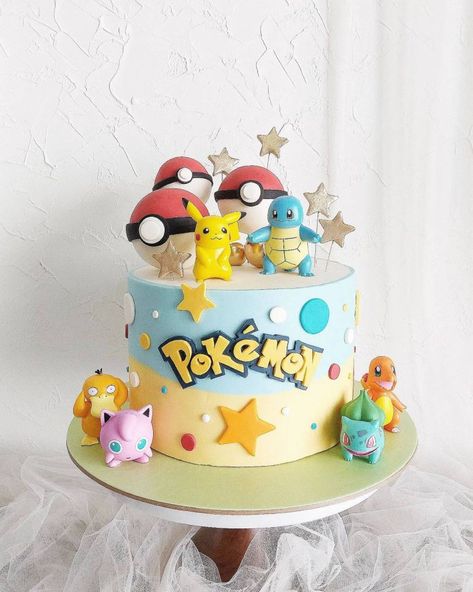 16 Amazing Pokemon Cake Ideas (For Beginner And Pro Bakers) - The Perfect Cake Idea Simple Pokemon Cake Ideas, Simple Pokemon Cake, Pokemon Baby Shower Ideas, Diy Pokemon Cake, Pokemon Cake Birthday, Tort Pokemon, Pokemon Birthday Party Cake, Pokemon Centerpieces, Pikachu Cake Ideas