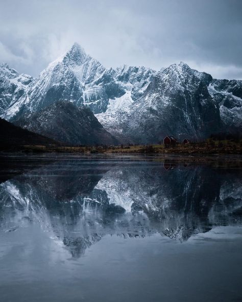 BBC Earth on Instagram: “#EarthCapture by @eventyr of the majestic scenery of the Lofoten Islands, in Norway. High above the Artic Circle, Lofoten archipelago is a…” Lofoten Islands Norway, Adventure Magazine, Hiking Photography, Landscape Scenery, Travel Images, Wonderful Places, Beautiful Destinations, Mother Nature, Beautiful Nature