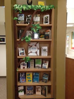 Earth Day Library Display Educational Bulletin Boards, School Library Book Displays, Library Decorations, Books Crafts, Tree Display, Library Book Displays, Library Bulletin Boards, Library Display, Childrens Library