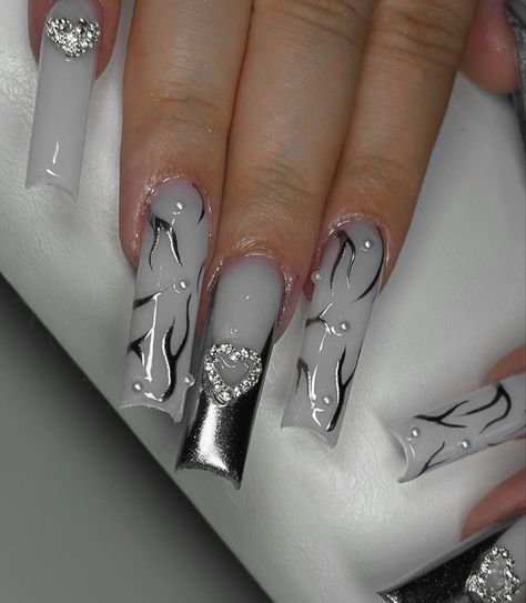 Chic Minimalist Nails, Nails For 2023, Nail Art Designs For Beginners, Concert Nails, Art Nail Designs, Nail 2023, Engagement Nails, Easy Nail Art Designs, Grey Nails