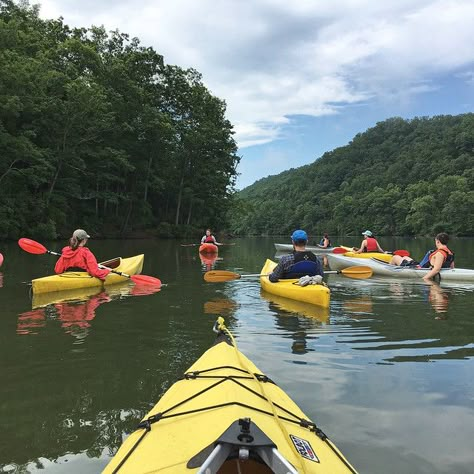 6 Best Beginner Kayaking Locations in Virginia - State Parks Blogs School Camp Aesthetic, Kayaking Aesthetic, Summer Camp Aesthetic, Camp America, Camp Aesthetic, Camping Books, Canoe Camping, Camping Park, Church Camp