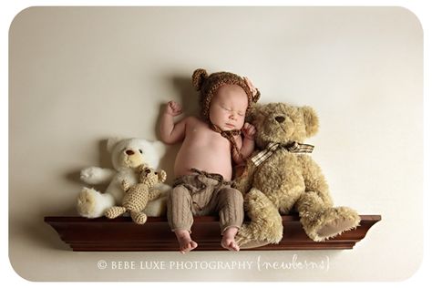 Shelf Newborn Photo, Newborn On Shelf Photography, Newborn Photography Teddy Bear Shelf, Newborn Picture Themes, Newborn Shelf Photography, Teddy Bear Newborn Pictures, Baby Shelves, Newborn Photography Boy, Newborn Pics