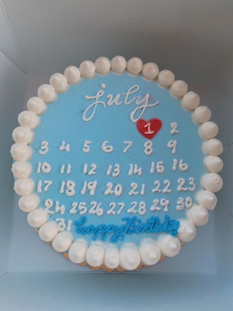 July Birthday Cake Aesthetic, July Birthday Aesthetic, Cake Decor Simple, Cake Inspo Simple, Calendar Birthday Cake, Cake Inspo Aesthetic, July Birthday Cake, Preppy Birthday Cake, Birthday Cake Pretty