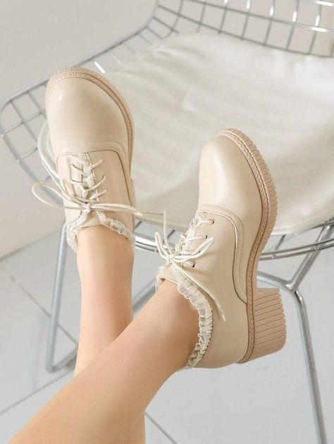 Simple Shoes For Women, Fancy Shoes For Women, Shoes For Women Aesthetic, Vintage Shoes Aesthetic, Girly Shoes Boots, Chunky Shoes Women, Oxford Shoes Outfit Women's, Heeled Oxford Shoes