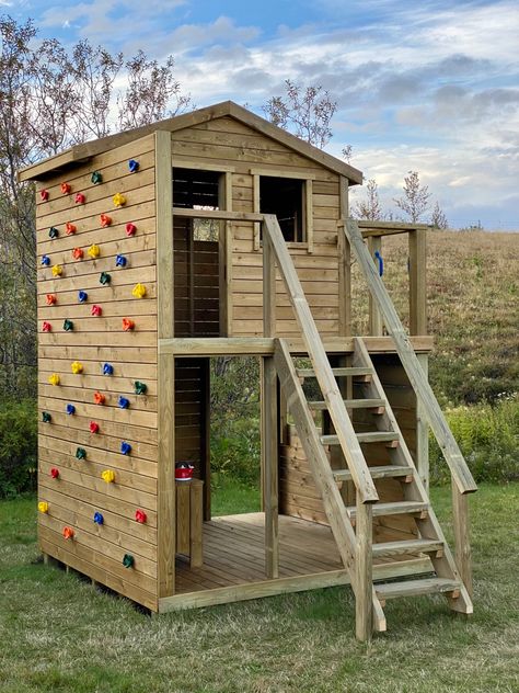 Free Diy Playground Plans, Pallet Play House Diy, Homemade Playset Ideas, Backyard Fort Plans, Diy Tree House For Kids Easy, Playground Diy Ideas, Tree House Ideas For Kids, Diy Tree Fort, Kids Tree House Ideas