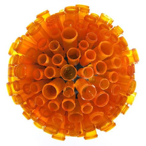 Empty Pill Bottle Crafts, Reuse Pill Bottles, Pill Bottle Crafts, Reuse Crafts, Reuse Plastic Bottles, Pill Bottle, Recycled Art Projects, Art Major, Sustainable Art