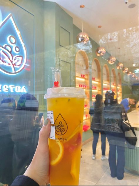 #tea #aesthetic #boba #melbourne Boba Tea Fruit, Fruit Tea Aesthetic, Fruit Tea Boba, Fruit Bubble Tea, Aesthetic Boba, Tea Aesthetic, Fruit Tea, Boba Tea, Food Is Fuel