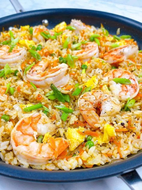 quick and easy shrimp fried rice better than takeout hero image. close up in frying pan with garnish. Shrimp Fried Rice Recipe Easy, Shrimp Fried Rice Easy, Fried Rice Bowl, Fried Rice Shrimp, Easy Shrimp Fried Rice Recipe, Meal For The Week, Easy Shrimp Fried Rice, Shrimp Fried Rice Recipe, Fried Rice Recipe Easy