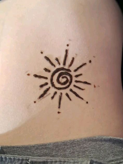 Easy Henna Designs For Beginners Thigh, Easy Henna Ideas Simple Leg, Tattoo Henna Design Simple, Easy Leg Henna Designs, Henna Designs Dragonfly, Henna Starfish, Simple Henna Tattoo Ideas, Easy Hena Desain, Henna On Belly