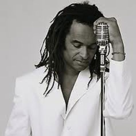 Yannick Noah Yannick Noah, Tennis Legends, Black White Photos, Bw Photo, Role Models, Beautiful People, Eye Candy, Tennis, France