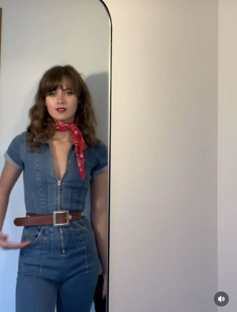 Retro Theme Outfit Women, 80s Vibes Outfits, 80s Denim Outfit, 80s Disco Party Outfit, Disco Night Outfit, 1980 Hair, 80s Fashion Denim, Jean Jumpsuit Outfit, 70s Witch