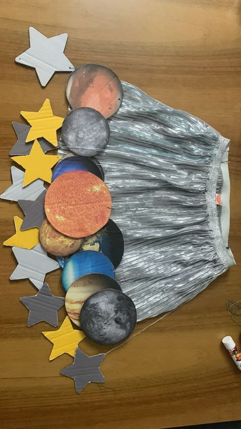 Solar System Costume Kids, Space Party Costumes, Space Costume, Space Costumes, Diy Barbie House, World Book Day Costumes, Easy Diy Costumes, Book Day Costumes, Diy Costumes Kids