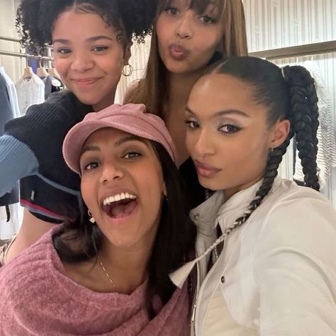 Pink Panthress, Charithra Chandran, Pink Pantheress, Friendship Forever, Yara Shahidi, Glee Fashion, Wifey Material, Best Friends Aesthetic, Black Femininity